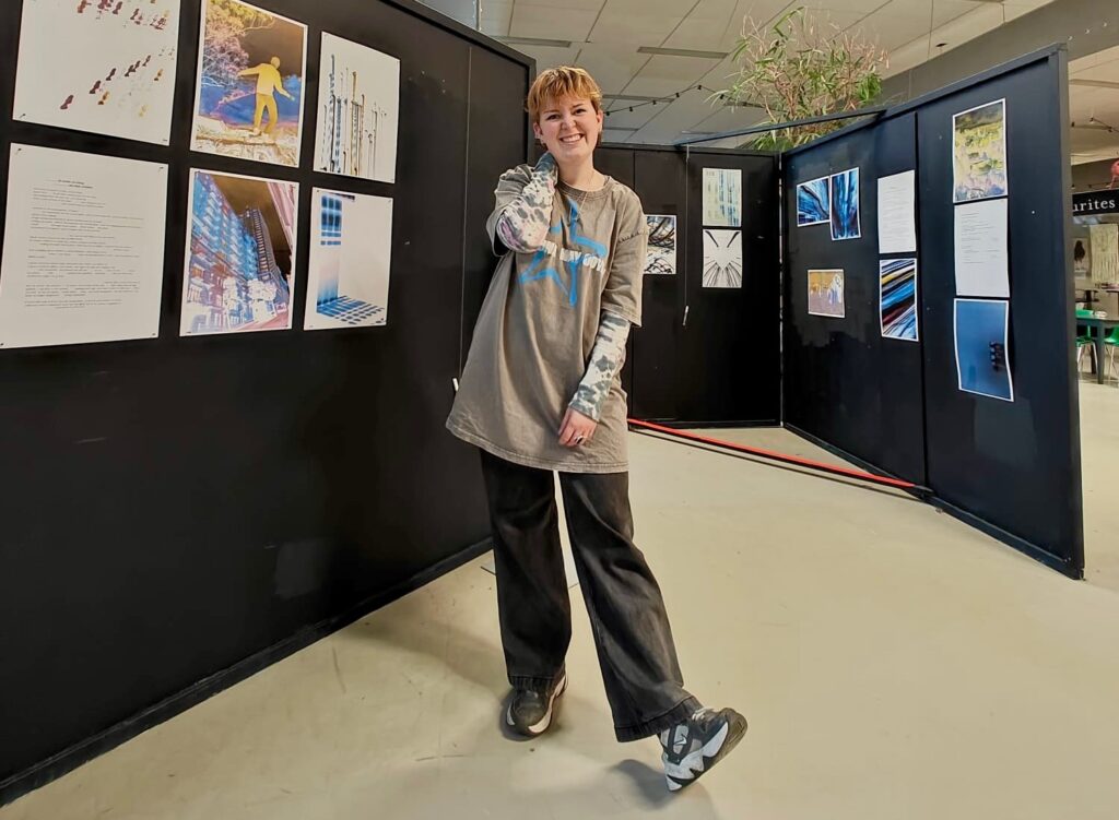 tentoonstelling in Kanaal30 met gedichten en foto's - OVER HET HOOFD - OVER HEAD